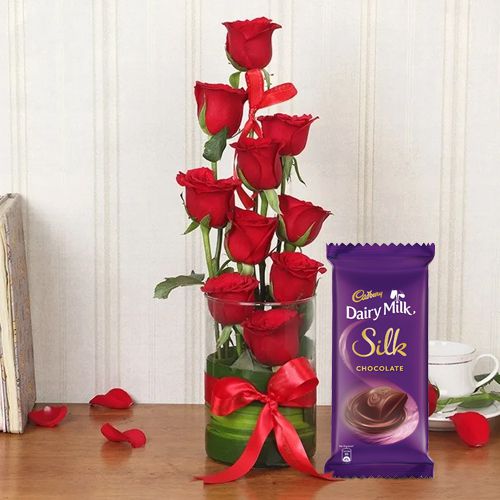 Spectacular Gift of Red Roses in Vase with Cadbury Silk Combo