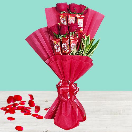 Amazing Valentine Gift Bouquet of Midnight Love at 12