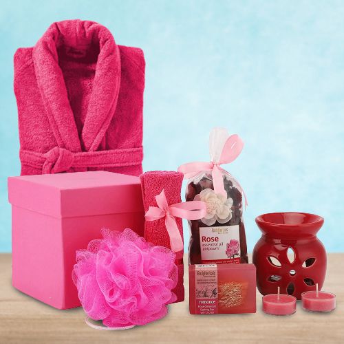 Arresting Rose Soap Spa Gift Set with a Bathrobe