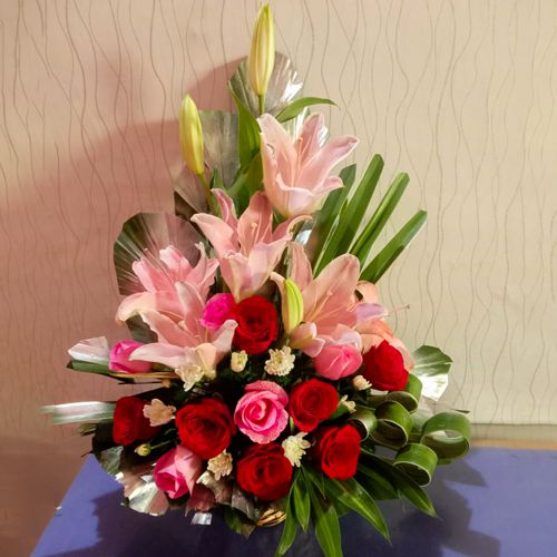 Refreshing Roses N Lilies Bouquet